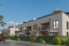 Moderner Wohnkomplex mit heller Klinkerfassade und Balkonen bei sonnigem Wetter mit Paar im Vordergrund