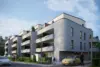 Moderne Wohnanlage in Frankfurt mit mehrgeschossigen Gebäuden, Balkonen und Tiefgarage mit Bewohnern im Außenbereich